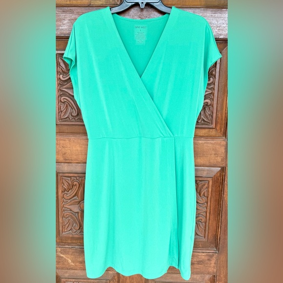 Nine West Green V-Neck Short Sleeve Wrap Knee Length Dress.  Size Large.  EUC. - Picture 1 of 8